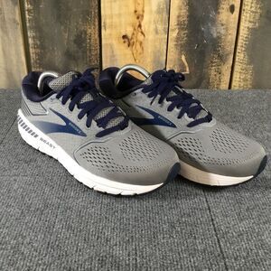 Brooks Beast 20 running shoes men’s size 9